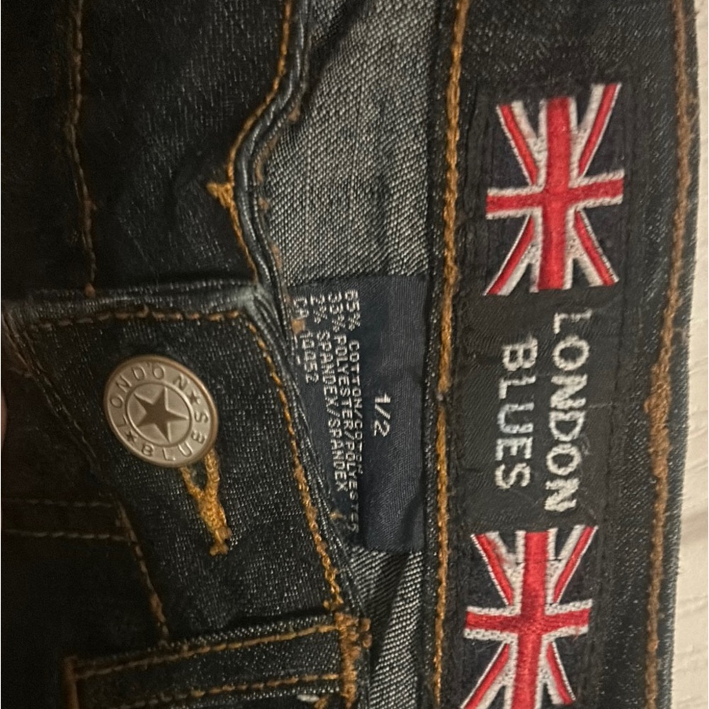Dark wash low rise flair jeans - Picture 2 of 4